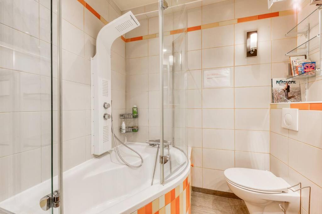 Appartement De Caractere Avec Jardinet Privatif A 1 Min Metro 1, Paris, Disneyland Vincennes Exterior foto